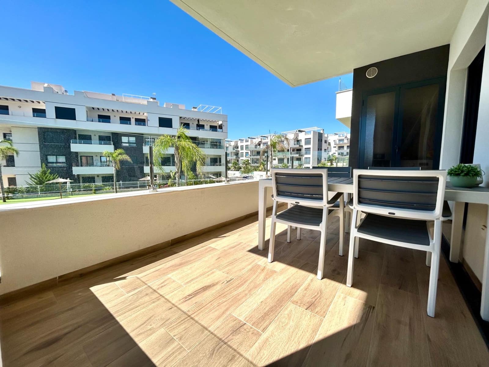 Apartamento de 2 habitaciones en Villamartin en venta con piscina - 299.000 € (Ref: 10086710)