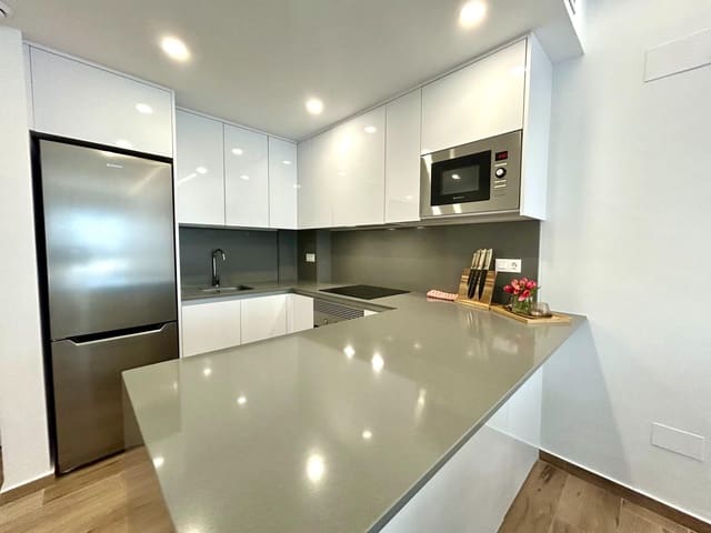 Apartamento de 2 habitaciones en Villamartin, Orihuela en venta con piscina - 299.000 € (Ref: 10086710)