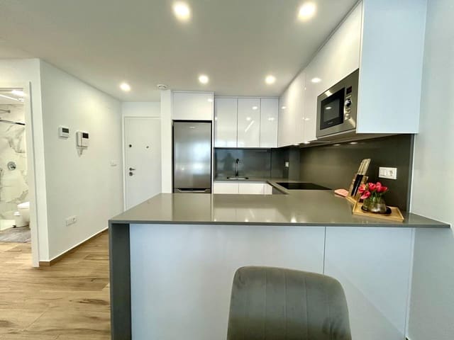 Apartamento de 2 habitaciones en Villamartin, Orihuela en venta con piscina - 299.000 € (Ref: 10086710)