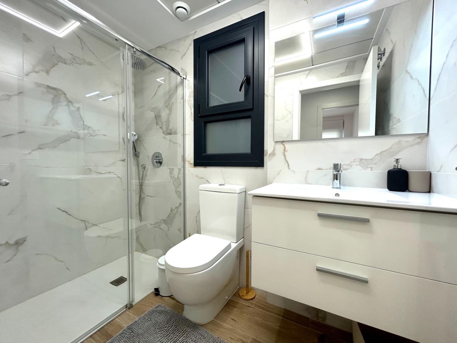 Apartamento de 2 habitaciones en Villamartin en venta con piscina - 299.000 € (Ref: 10086710)