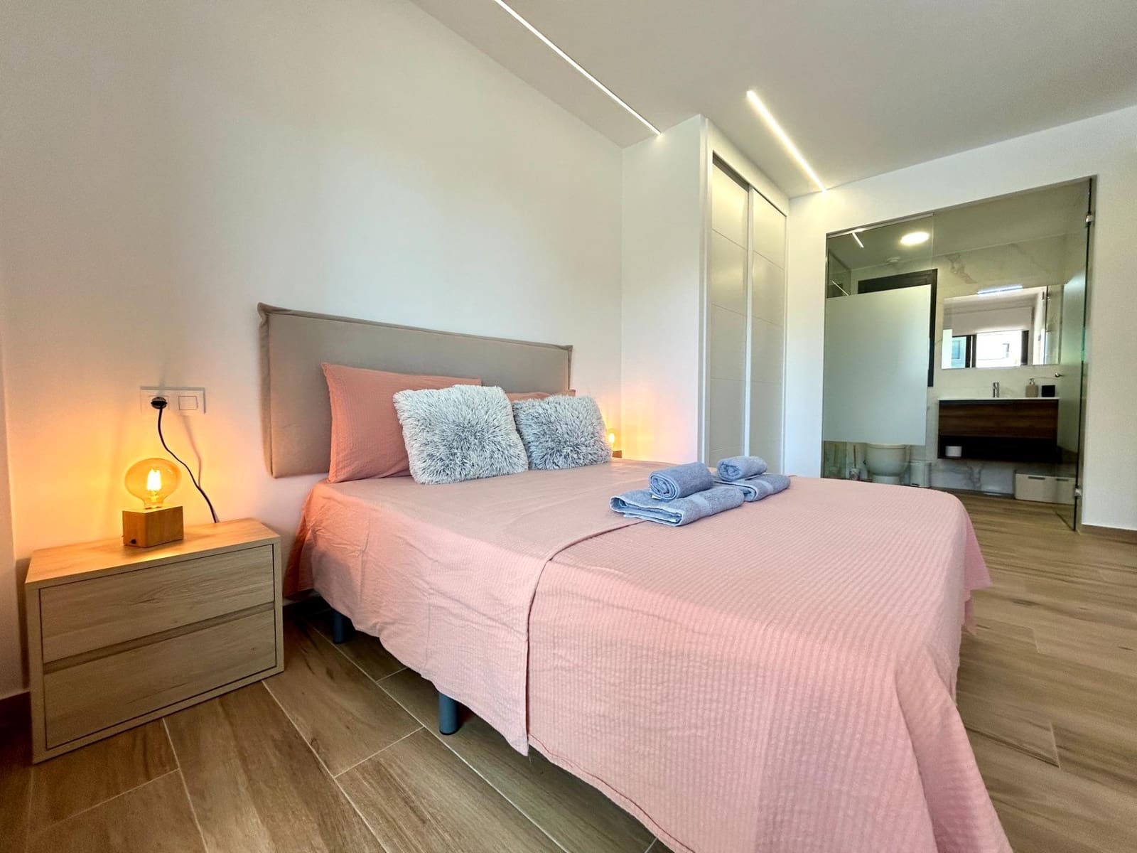 Apartamento de 2 habitaciones en Villamartin en venta con piscina - 299.000 € (Ref: 10086710)