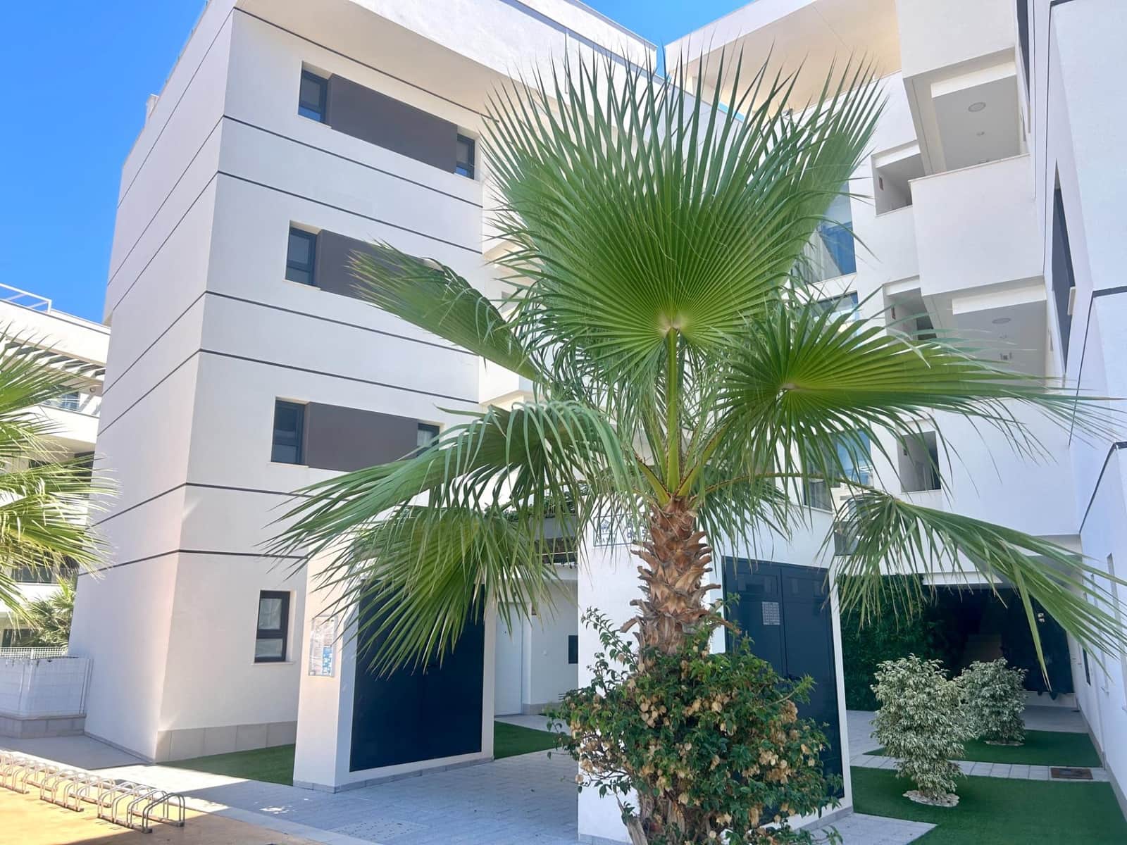 Apartamento de 2 habitaciones en Villamartin en venta con piscina - 299.000 € (Ref: 10086710)