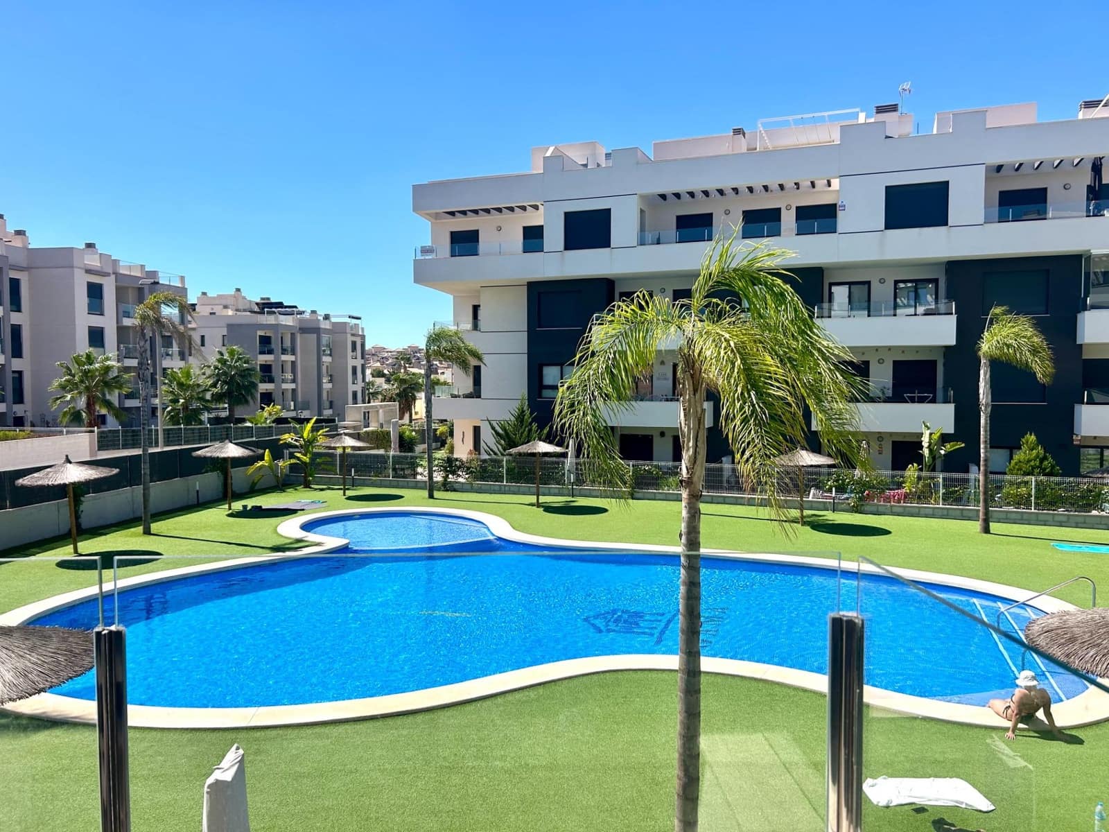 Apartamento de 2 habitaciones en Villamartin en venta con piscina - 299.000 € (Ref: 10086710)
