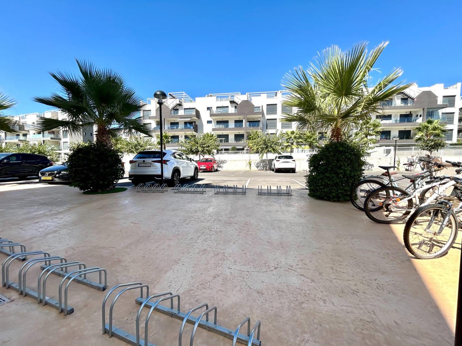 Apartamento de 2 habitaciones en Villamartin en venta con piscina - 299.000 € (Ref: 10086710)