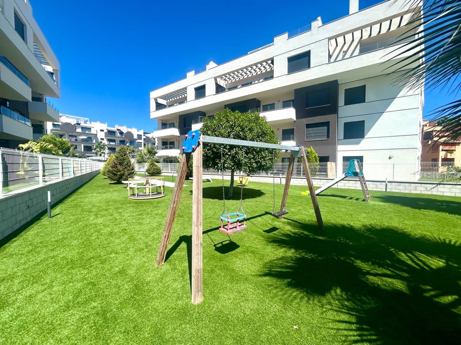 Apartamento de 2 habitaciones en Villamartin en venta con piscina - 299.000 € (Ref: 10086710)