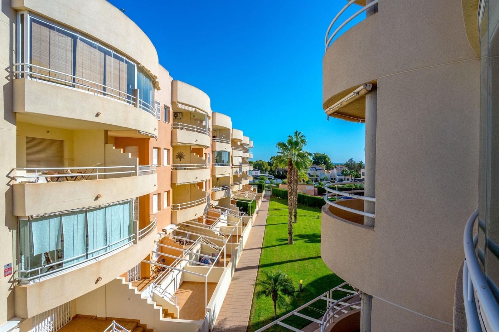 3 bedroom Apartment for sale in Dehesa de Campoamor with pool - € 229,500 (Ref: 9860414)