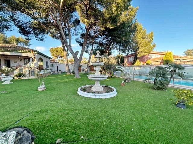 3 bedroom Villa for sale in Dehesa de Campoamor with pool garage - € 985,000 (Ref: 9860415)