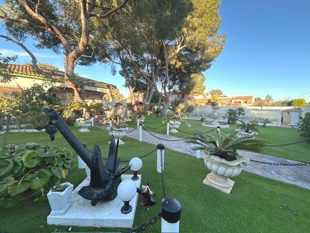 3 bedroom Villa for sale in Dehesa de Campoamor with pool garage - € 985,000 (Ref: 9860415)