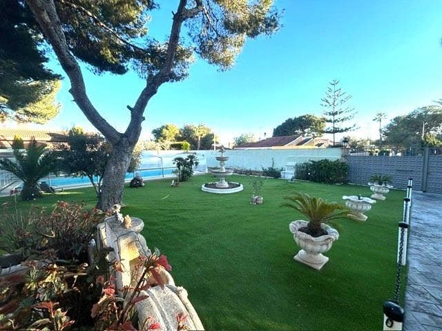 3 bedroom Villa for sale in Dehesa de Campoamor with pool garage - € 985,000 (Ref: 9860415)