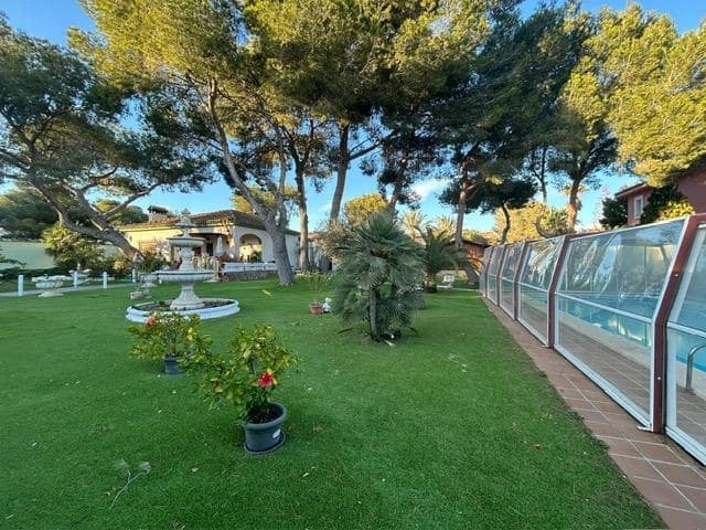 3 bedroom Villa for sale in Dehesa de Campoamor with pool garage - € 985,000 (Ref: 9860415)