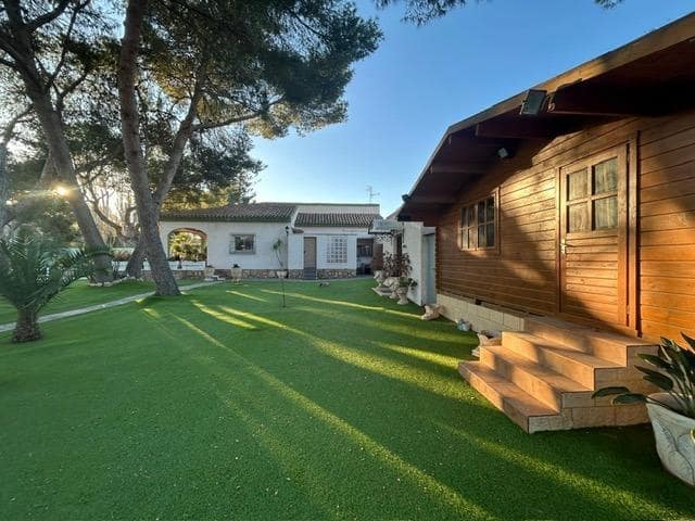 3 bedroom Villa for sale in Dehesa de Campoamor with pool garage - € 985,000 (Ref: 9860415)