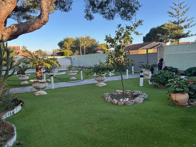 3 bedroom Villa for sale in Dehesa de Campoamor with pool garage - € 985,000 (Ref: 9860415)