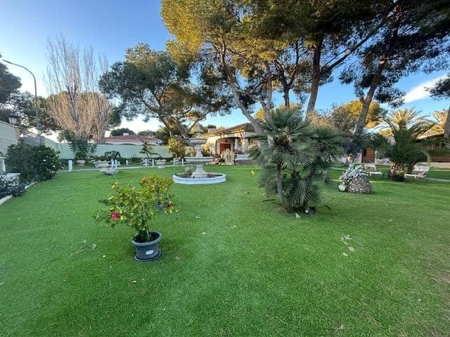 3 bedroom Villa for sale in Dehesa de Campoamor with pool garage - € 985,000 (Ref: 9860415)