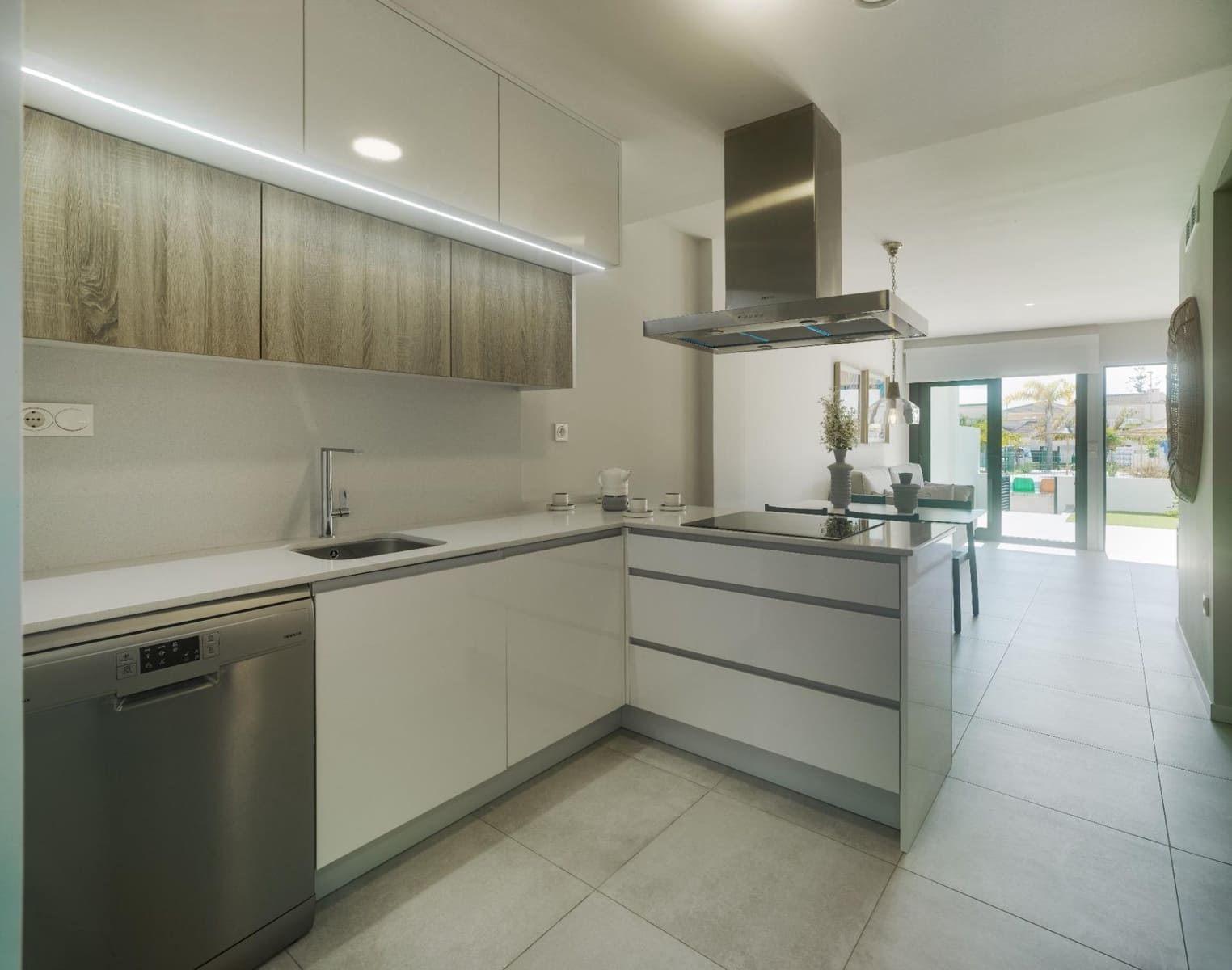 Apartamento de 3 habitaciones en Pilar de la Horadada en venta con piscina - 325.000 € (Ref: 9860440)