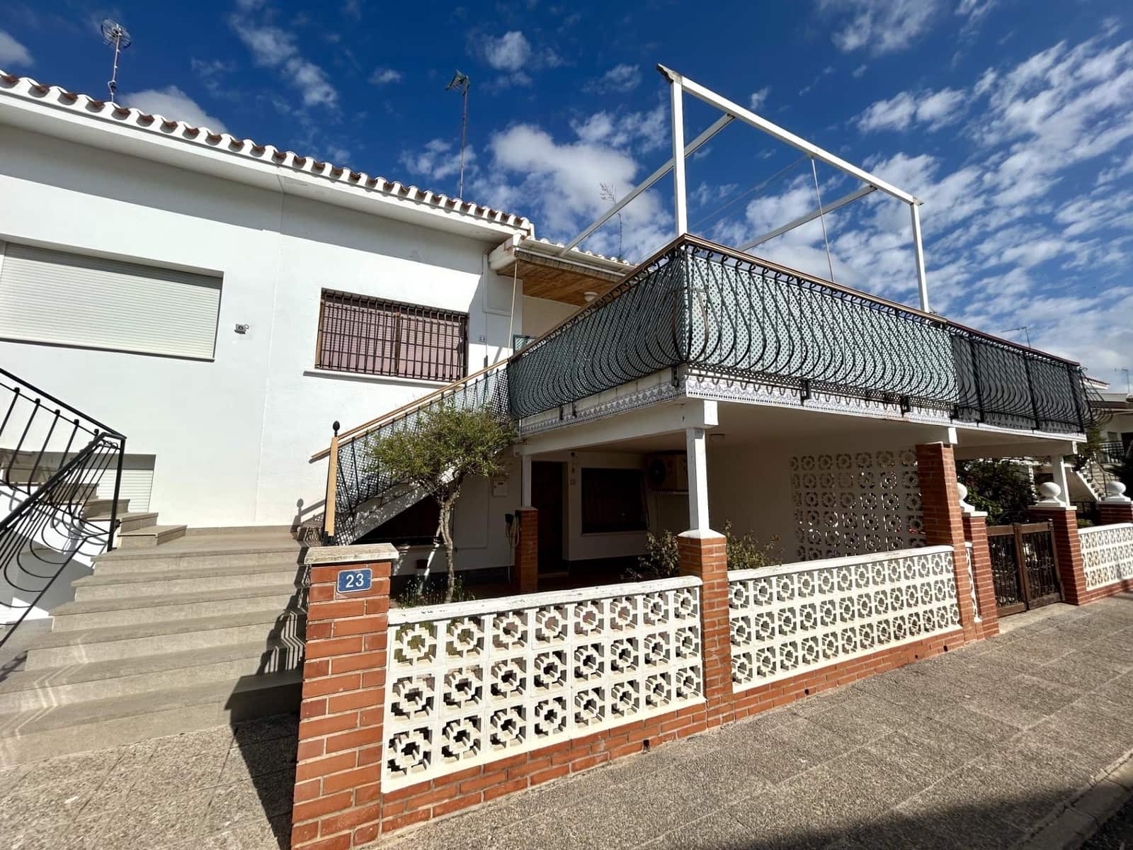 4 soverom Rekkehus til salgs i Dehesa de Campoamor med garasje - € 425 000 (Ref: 9860465)