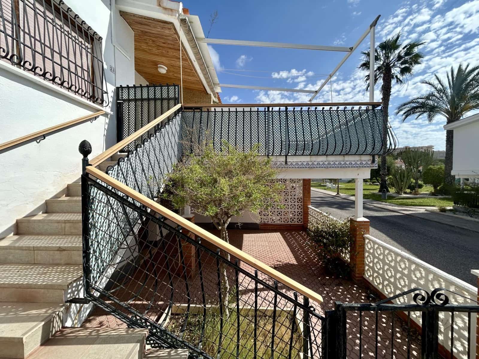 4 soverom Rekkehus til salgs i Dehesa de Campoamor med garasje - € 425 000 (Ref: 9860465)