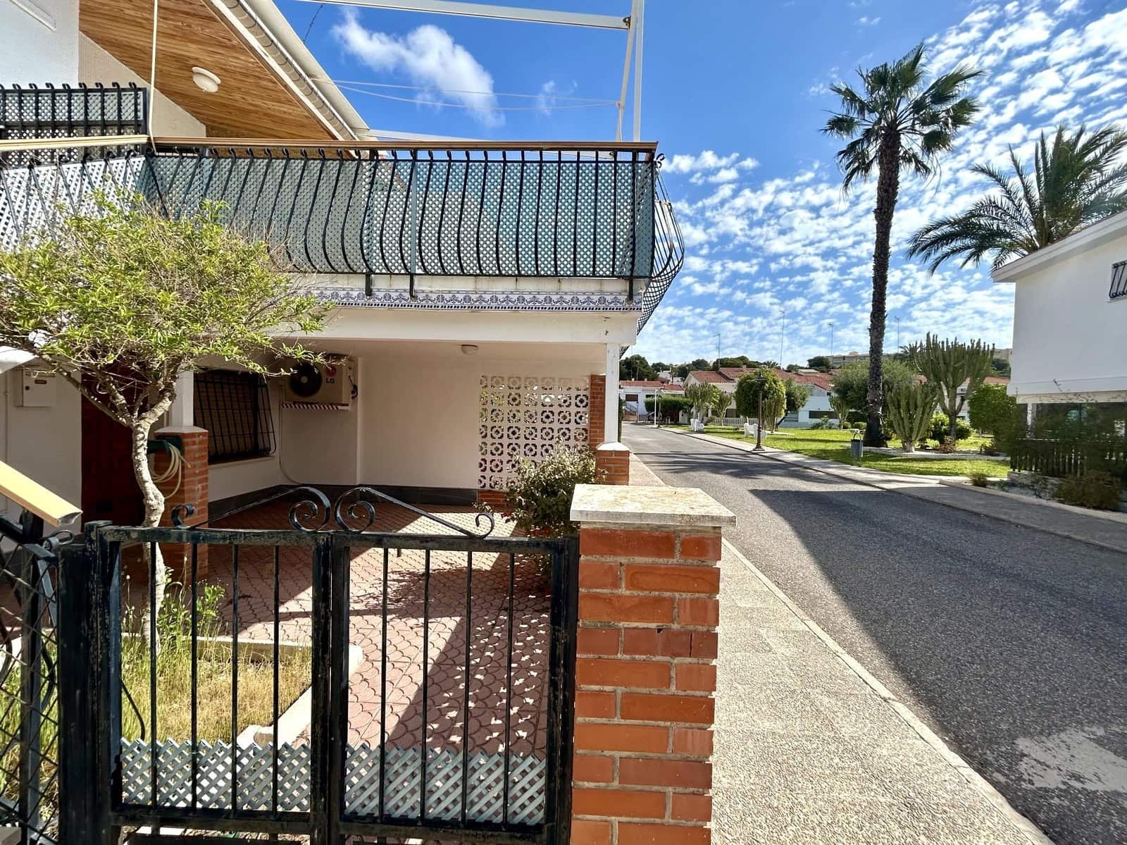 4 soverom Rekkehus til salgs i Dehesa de Campoamor med garasje - € 425 000 (Ref: 9860465)