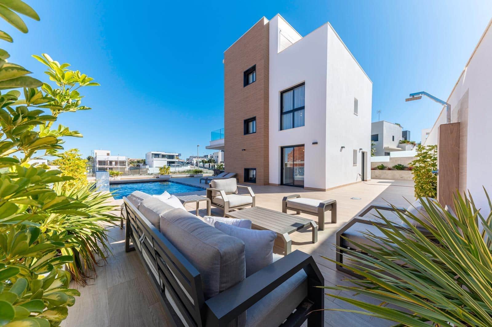6 bedroom Villa for sale in Dehesa de Campoamor with pool garage - € 1,780,000 (Ref: 9860474)