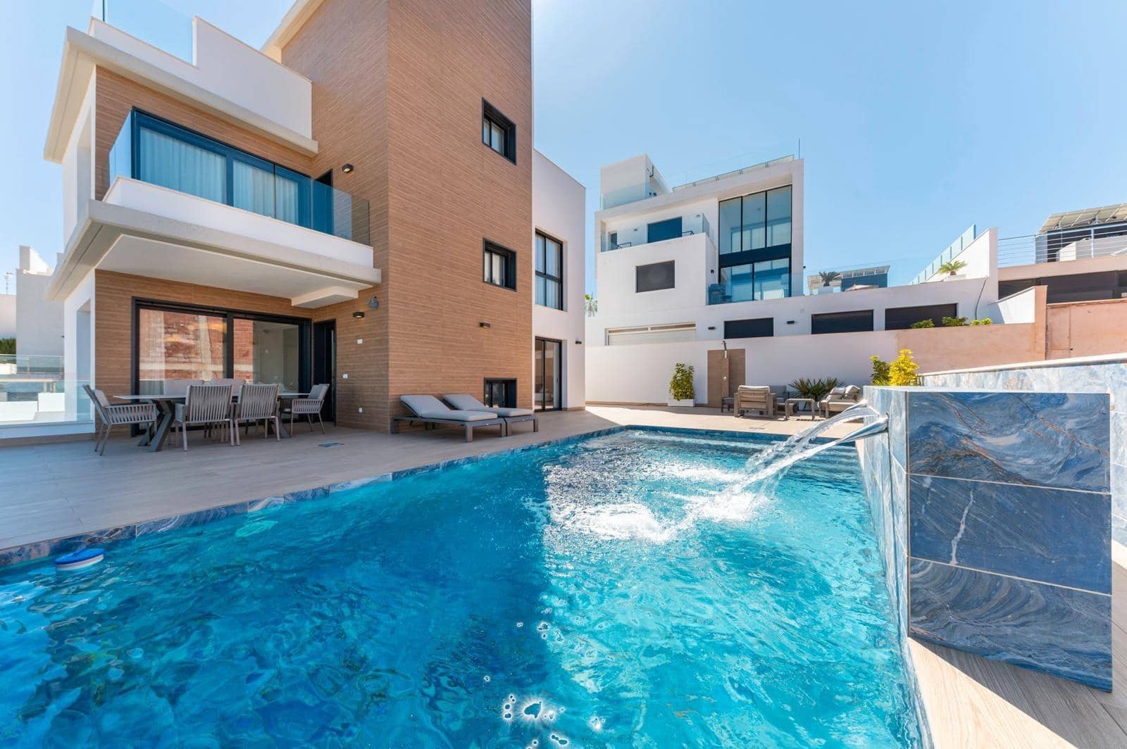 6 bedroom Villa for sale in Dehesa de Campoamor with pool garage - € 1,780,000 (Ref: 9860474)