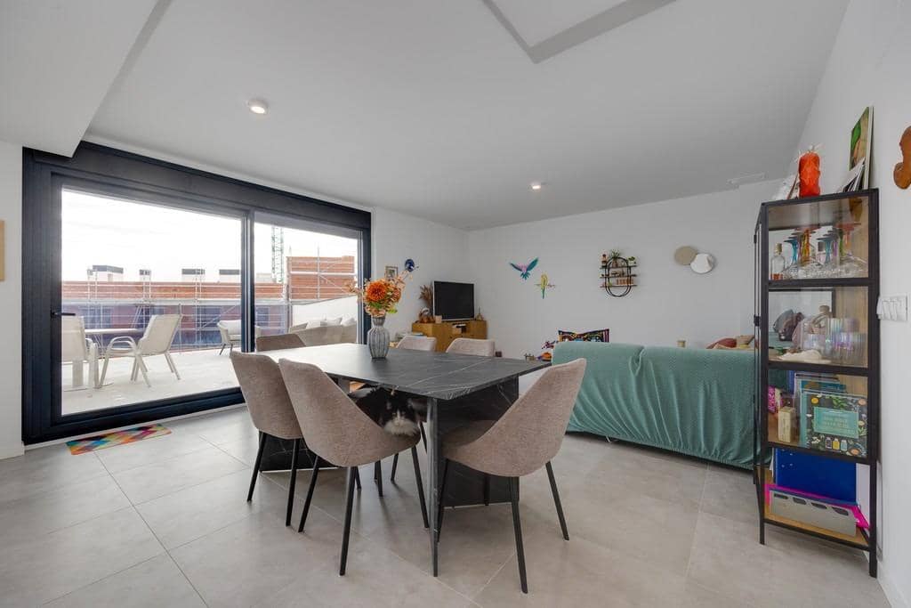 3 quarto Penthouse para venda em Dehesa de Campoamor com piscina garagem - 425 000 € (Ref: 9860487)