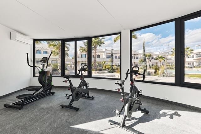 2 camera da letto Bungalow in vendita in La Veleta, Torrevieja con piscina - 390.000 € (Rif: 9860498)