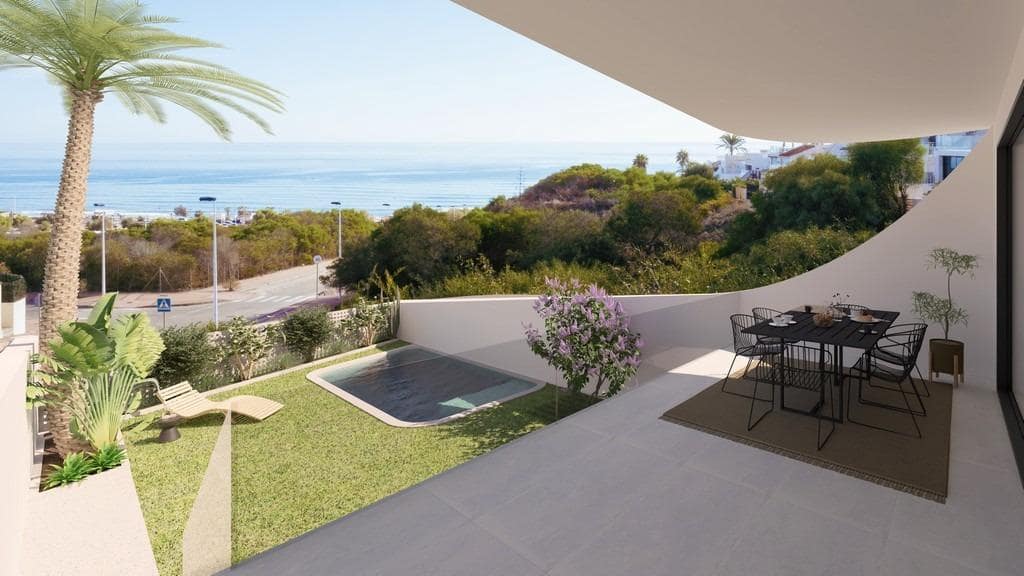 Bungalow de 2 habitaciones en Torrevieja en venta con piscina - 550.000 € (Ref: 9860499)