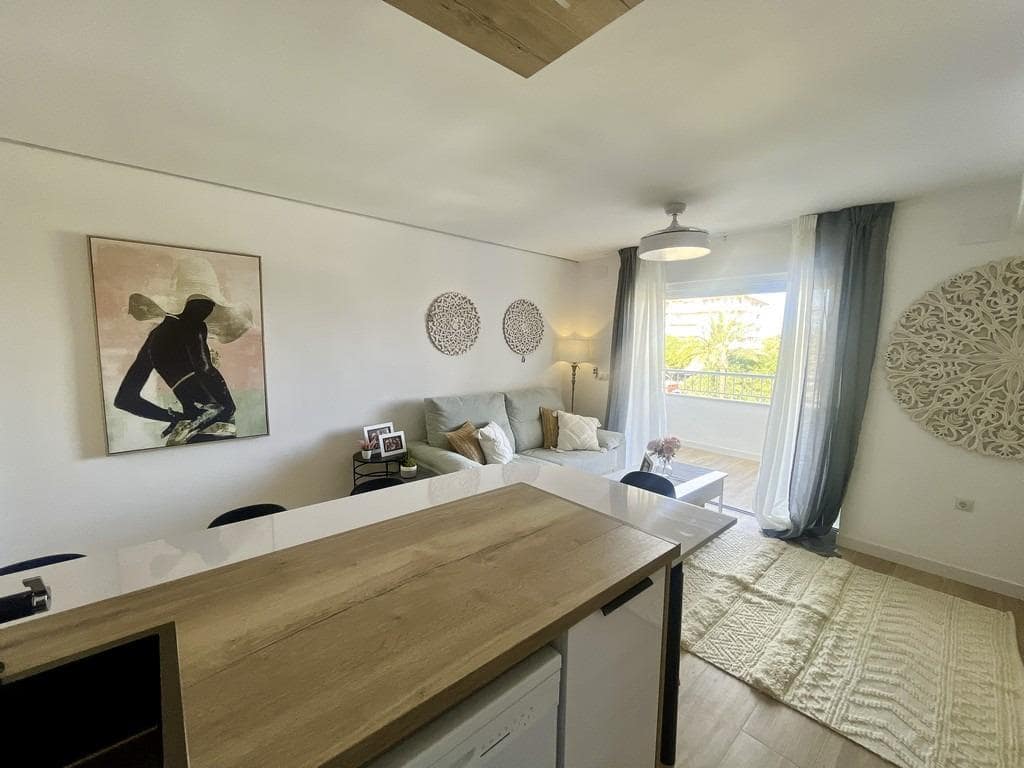 3 bedroom Apartment for sale in Punta Prima with pool garage - € 279,000 (Ref: 9860502)