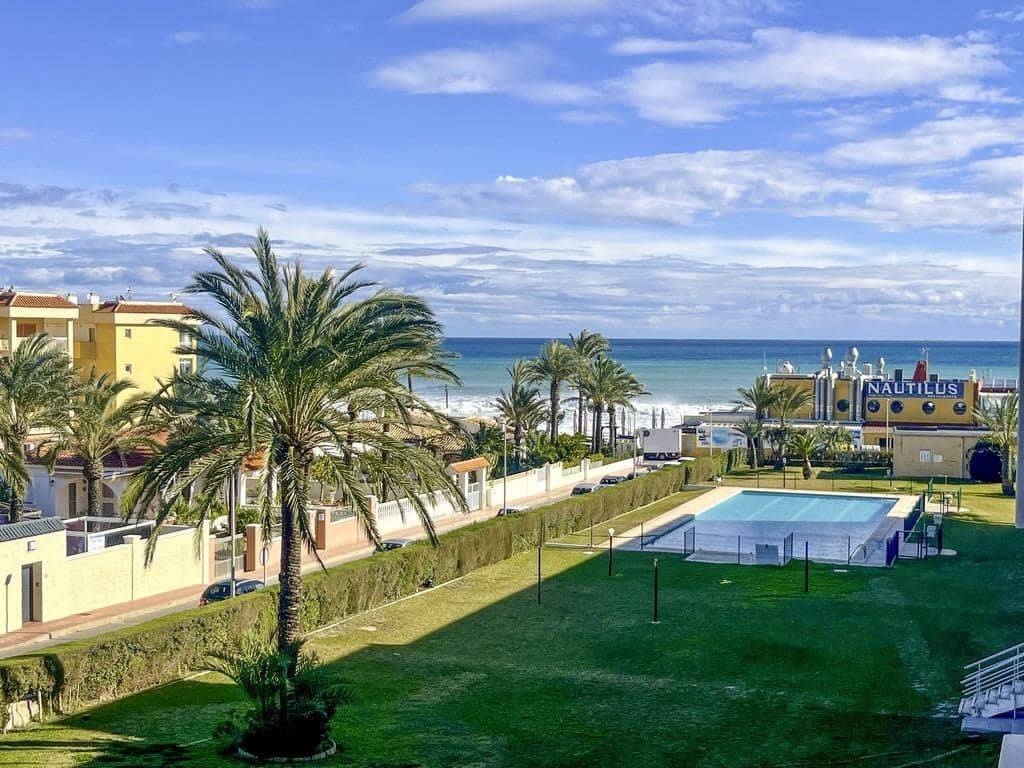 3 bedroom Apartment for sale in Punta Prima with pool garage - € 279,000 (Ref: 9860502)