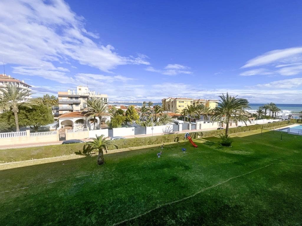3 bedroom Apartment for sale in Punta Prima with pool garage - € 279,000 (Ref: 9860502)