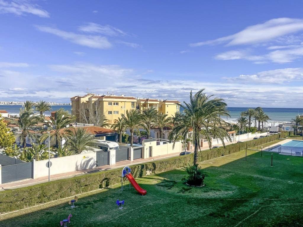 3 bedroom Apartment for sale in Punta Prima with pool garage - € 279,000 (Ref: 9860502)