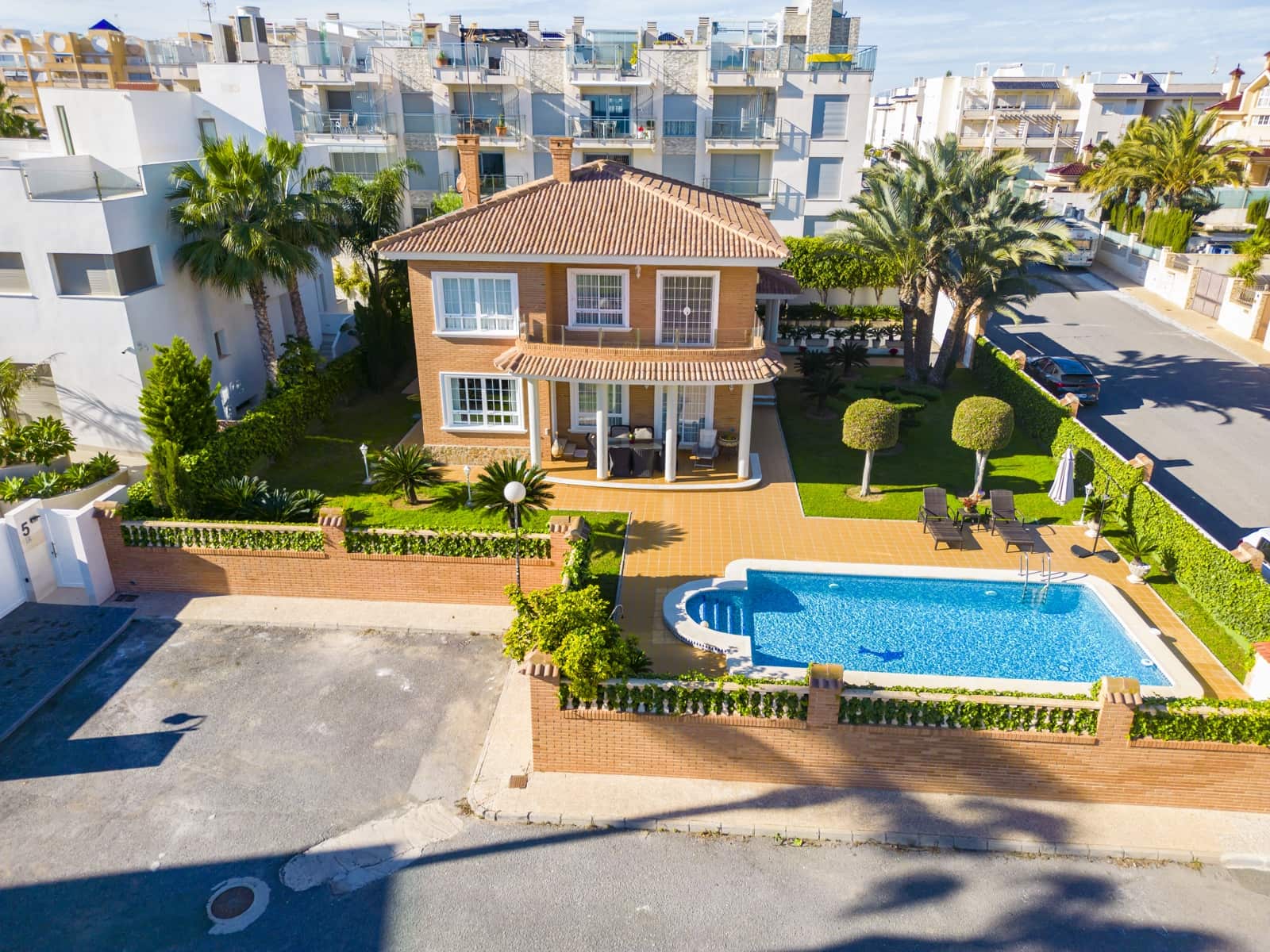 5 chambre Maison de Ville à vendre à La Veleta avec piscine garage - 1 599 000 € (Ref: 7330881)