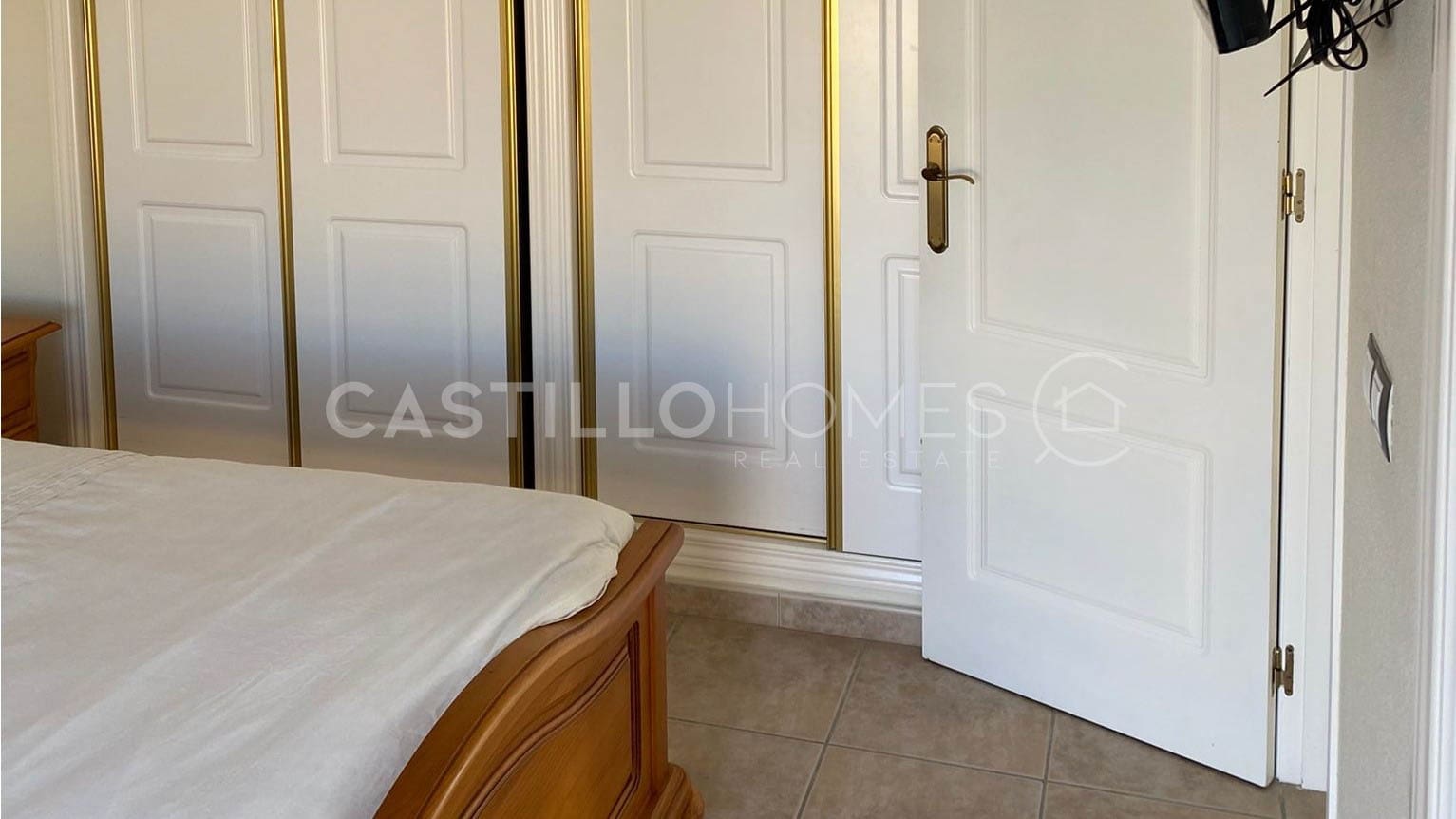 3 quarto Moradia para venda em Villamartin com piscina garagem - 360 000 € (Ref: 8970742)