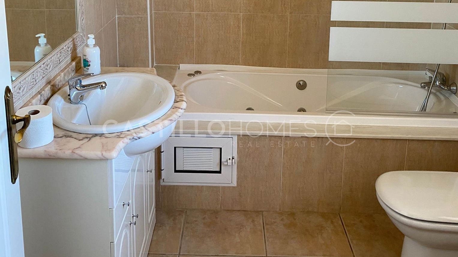 3 quarto Moradia para venda em Villamartin com piscina garagem - 360 000 € (Ref: 8970742)