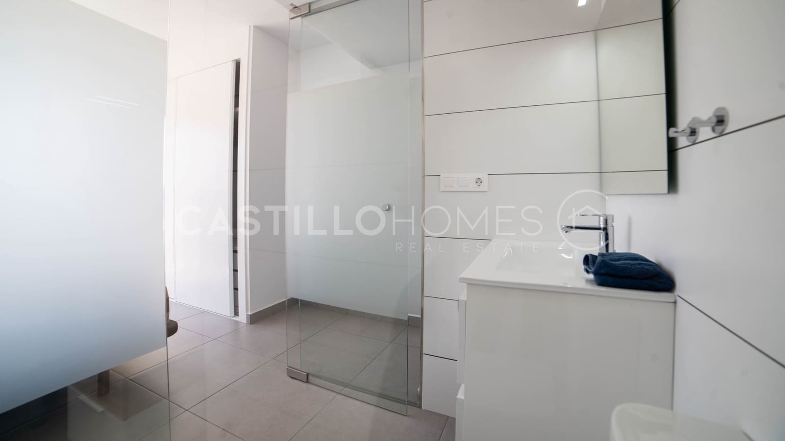 2 bedroom Apartment for sale in Orihuela Costa with pool - € 229,900 (Ref: 8970744)