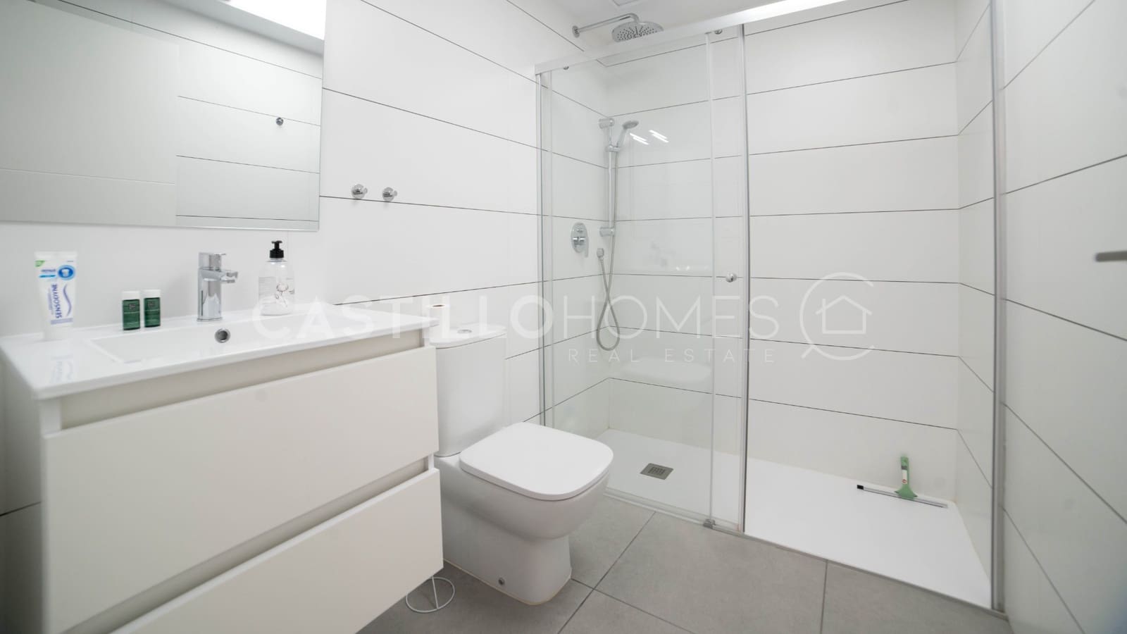 2 bedroom Apartment for sale in Orihuela Costa with pool - € 229,900 (Ref: 8970744)