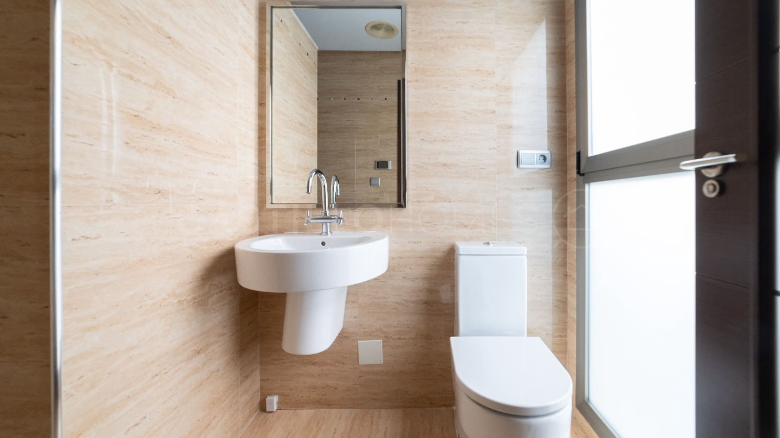 3 bedroom Penthouse for sale in Torrevieja with garage - € 599,000 (Ref: 8970758)