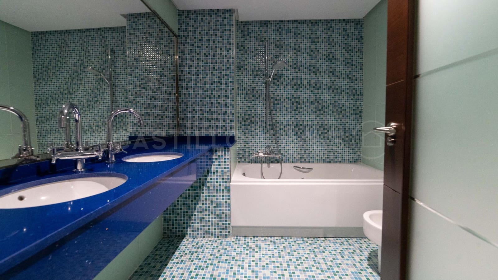 3 bedroom Penthouse for sale in Torrevieja with garage - € 599,000 (Ref: 8970758)