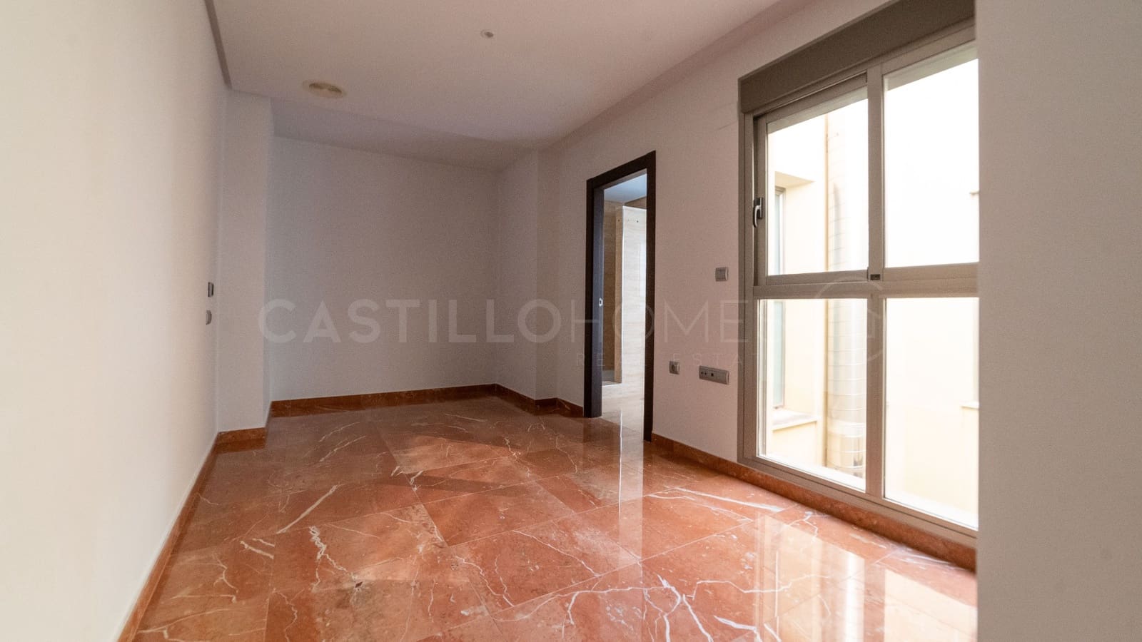 3 bedroom Penthouse for sale in Torrevieja with garage - € 599,000 (Ref: 8970758)