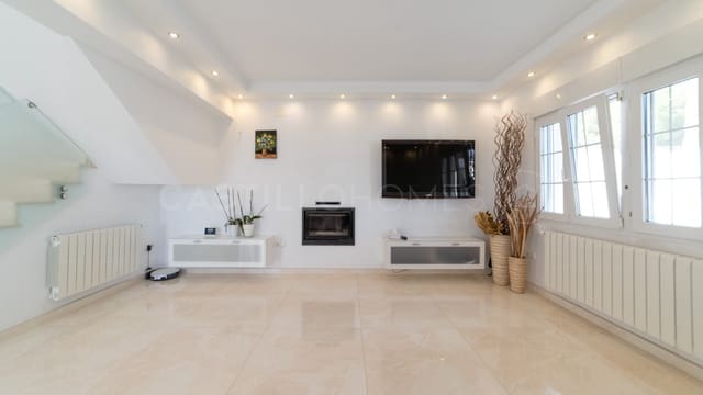 3 bedroom Villa for sale in La Zenia, Orihuela with pool - € 1,300,000 (Ref: 8970767)