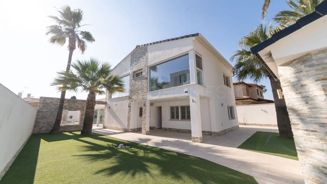 3 bedroom Villa for sale in La Zenia, Orihuela with pool - € 1,300,000 (Ref: 8970767)