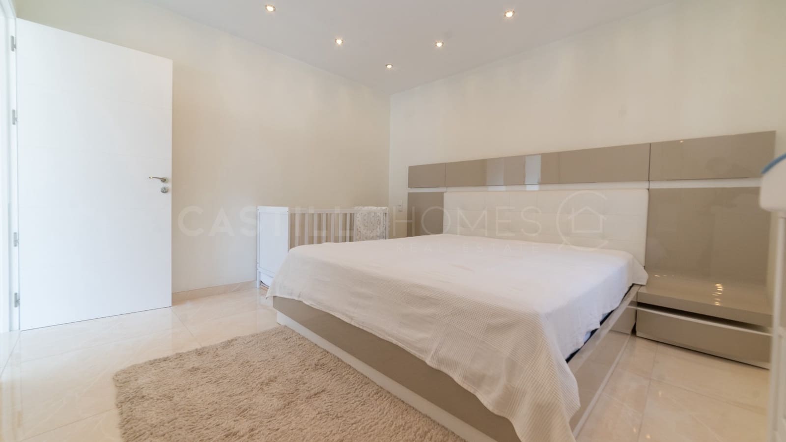 3 chambre Villa/Maison à vendre à La Zenia avec piscine - 1 300 000 € (Ref: 8970767)