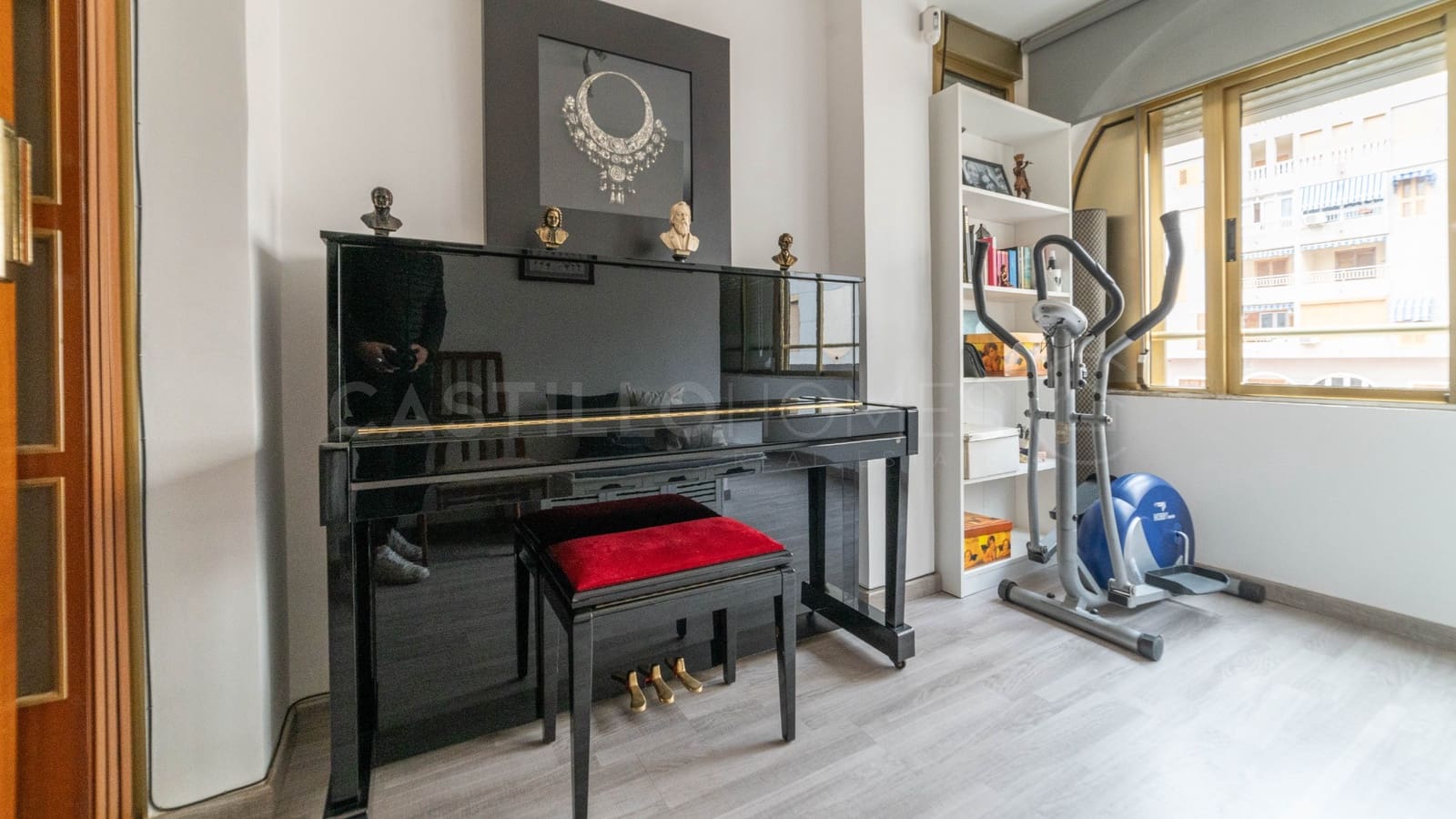 3 bedroom Apartment for sale in Torrevieja with garage - € 165,000 (Ref: 8970772)