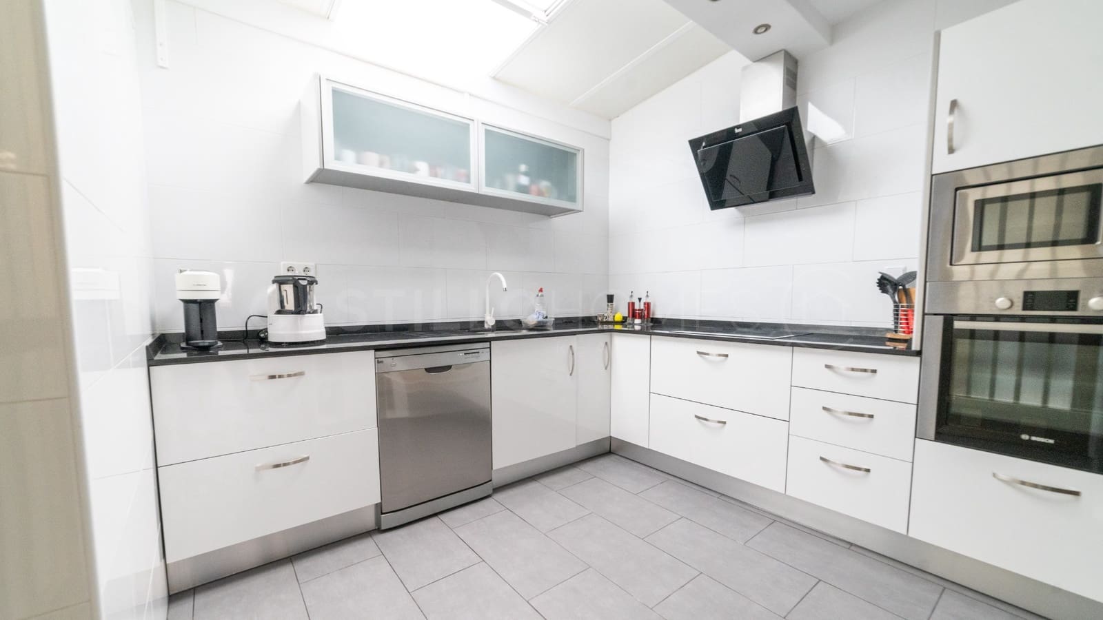 3 bedroom Apartment for sale in Torrevieja with garage - € 165,000 (Ref: 8970772)