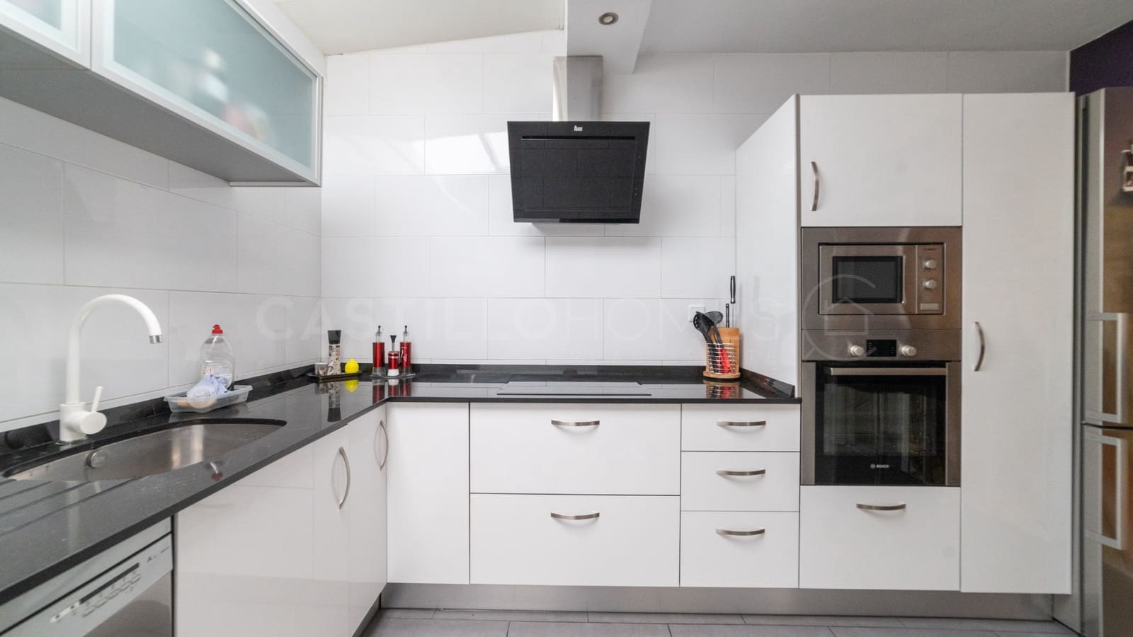 3 bedroom Apartment for sale in Torrevieja with garage - € 165,000 (Ref: 8970772)