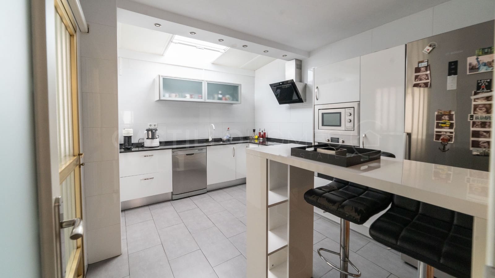 3 bedroom Apartment for sale in Torrevieja with garage - € 165,000 (Ref: 8970772)