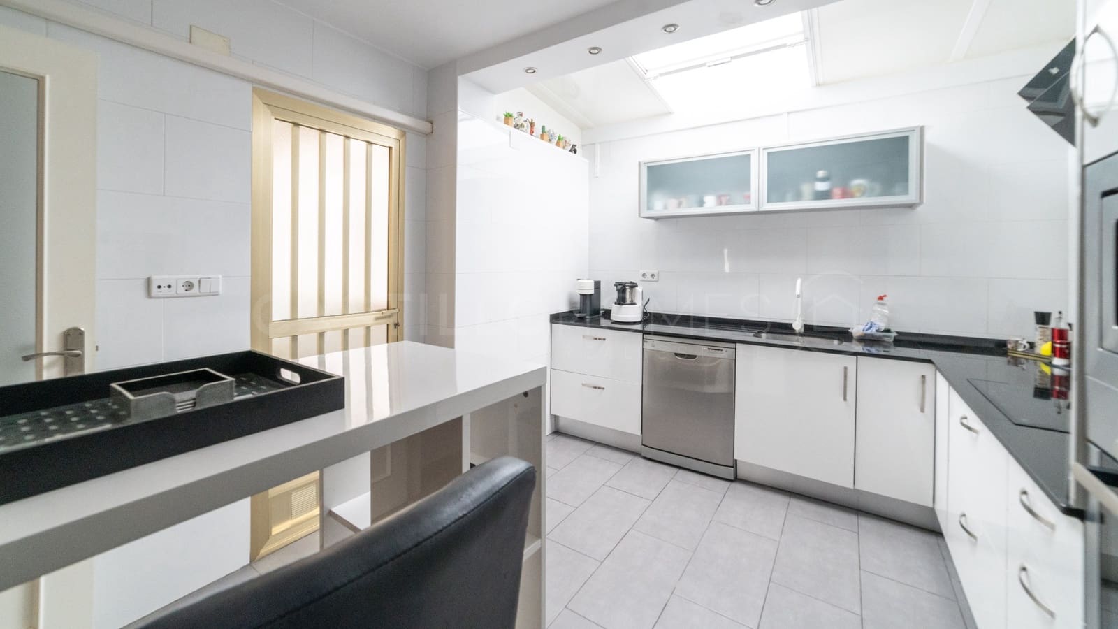 3 bedroom Apartment for sale in Torrevieja with garage - € 165,000 (Ref: 8970772)