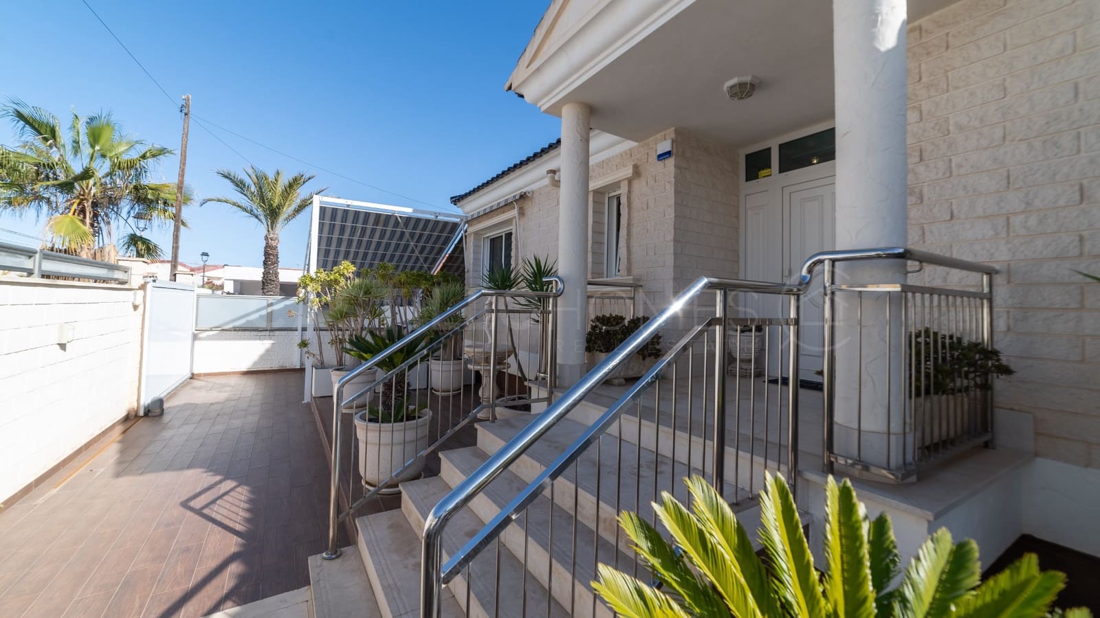 5 Zimmer Villa zu verkaufen in La Mata mit Pool - 1.170.000 € (Ref: 8970778)