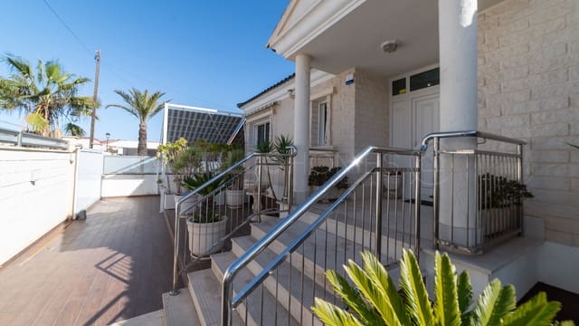 5 bedroom Villa for sale in Cañada del Molino, Torrevieja with pool - € 1,170,000 (Ref: 8970778)