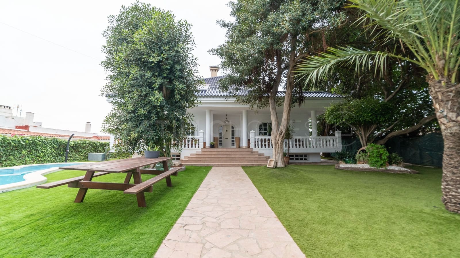 4 soverom Villa til salgs i Torrevieja med svømmebasseng garasje - € 890 000 (Ref: 8970787)