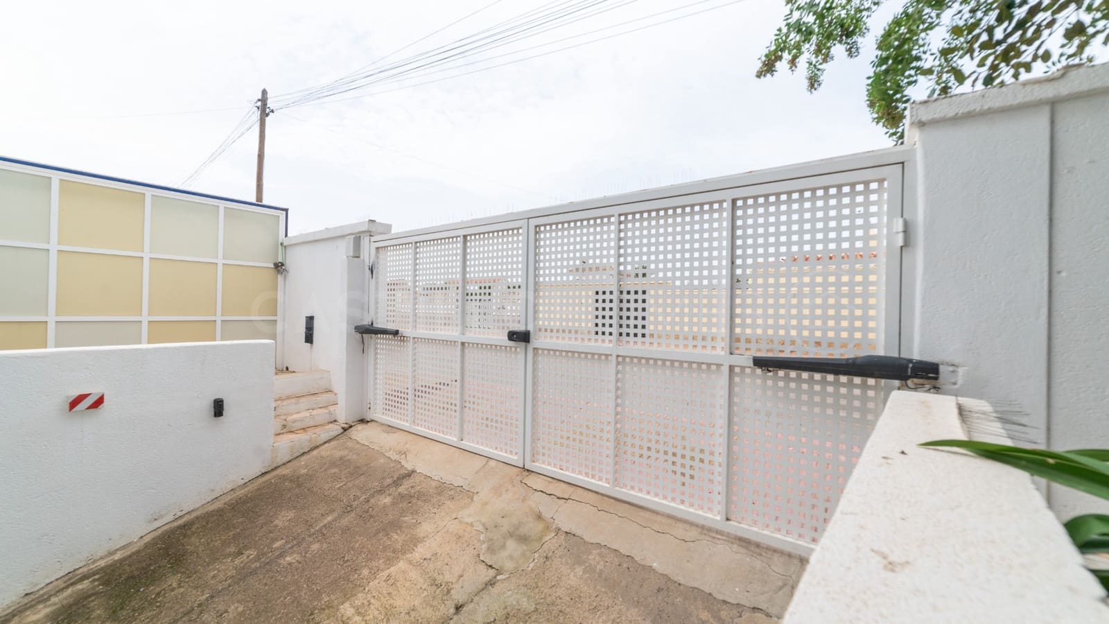 4 soverom Villa til salgs i Torrevieja med svømmebasseng garasje - € 890 000 (Ref: 8970787)